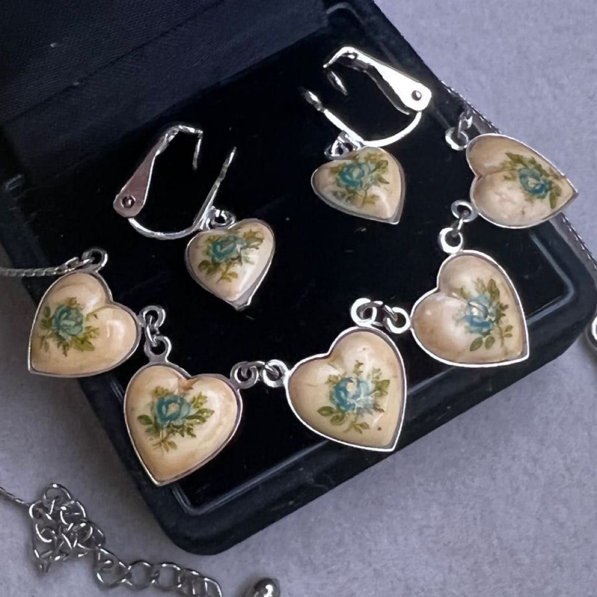 アンチーク　ヴィンテージ　花柄　ハート　イヤリング　ネックレス　セット
