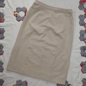 【使用回数1回のみ】レディース★KUMIKYOKU SIS 膝丈スカート ベージュ 無地 シンプル カジュアル Мサイズ