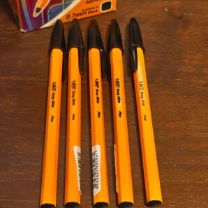 BIC オレンジボールペン EasyGlide Fine Black 0.7mm