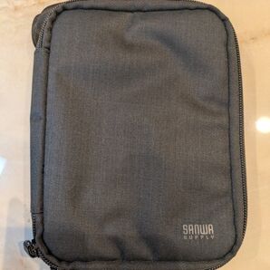 サンワダイレクト ガジェットポーチ 薄型 ケーブル 充電器 収納 トラベル ケース ガジェット Mサイズ ブラック