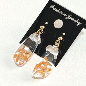 ①金木犀 キンモクセイ ピアス ハンドメイド レジン 耳飾り ハンドメイドアクセサリー レジンアクセサリー サージカルステンレス