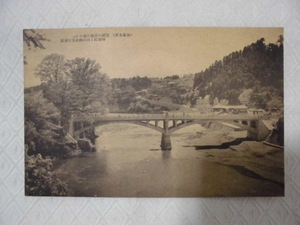 B114　絵葉書　ポストカード　仙台名所　渡瀬川清流に架せる。御霊橋と山鑛泉地を展望　戦前
