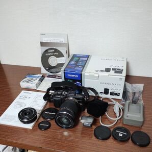 【良品】OLYMPUS PEN Lite E-PL7 ダブルズームキット ショット数2,051回 ミラーレス一眼レフカメラ
