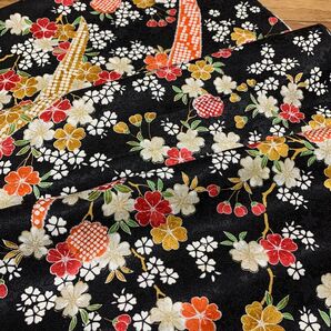 44 着物 正絹 立波舞花金彩模様 身頃半分ハギレ35×160cm