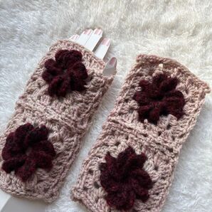 手編み アームウォーマー 指なし手袋 花モチーフ ピンク地