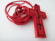 ■木製クロスペンダント■イタリア■赤■十字架■紐■透かし■珍しいです。_画像6