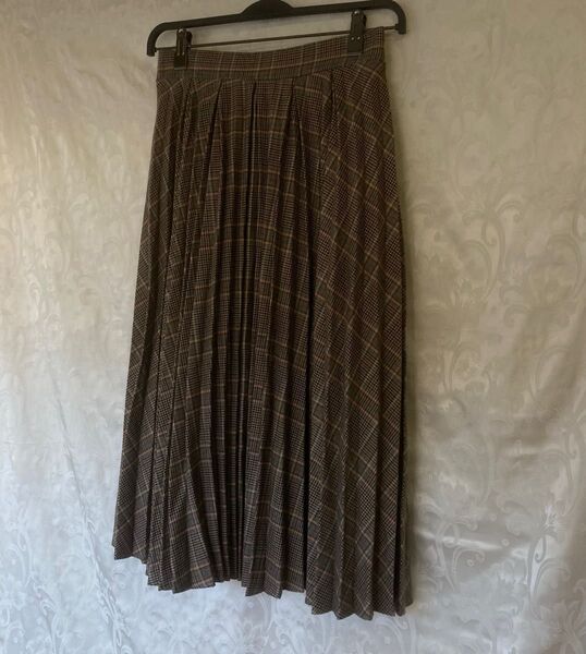 【美品に近い ネンネ】微起毛 チェック プリーツ ミモレ丈 ロング スカート M L ブラウン系 ウエストゴム 低身長