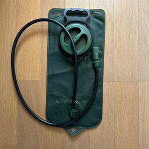 2.0L ハイドレーションパック グリーン ウォータータンク ホース付き