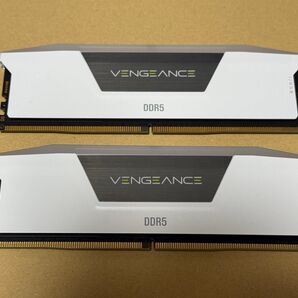 デスクトップ用 DDR5 16GBx2枚 (32GB) メモリ コルセア CMH32GX5M2E6000C36 RGB 現状品