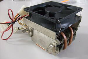 CPUファン・ケースファン　メーカー不明　　クーラー　ファン9cm四方　高さ9cm　金具付き　冷却装置