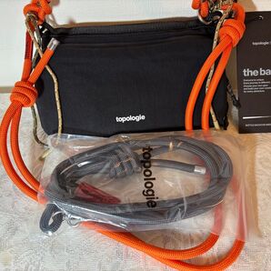 【セール新品未使用】topologieトポロジーボトルサコッシュストラップ2本付き