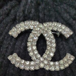 ラインストーン ブローチ