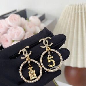 c50パールリングロゴピアスシャネル