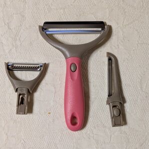 使い分けピーラー 千切りピーラー/ワイドピーラー/縦型ピーラー