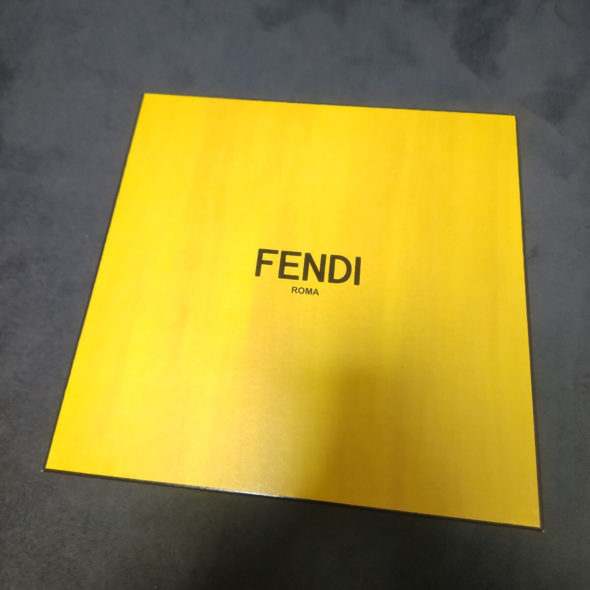 未使用　保存箱　 FENDI フェンディ イエロー 空き箱