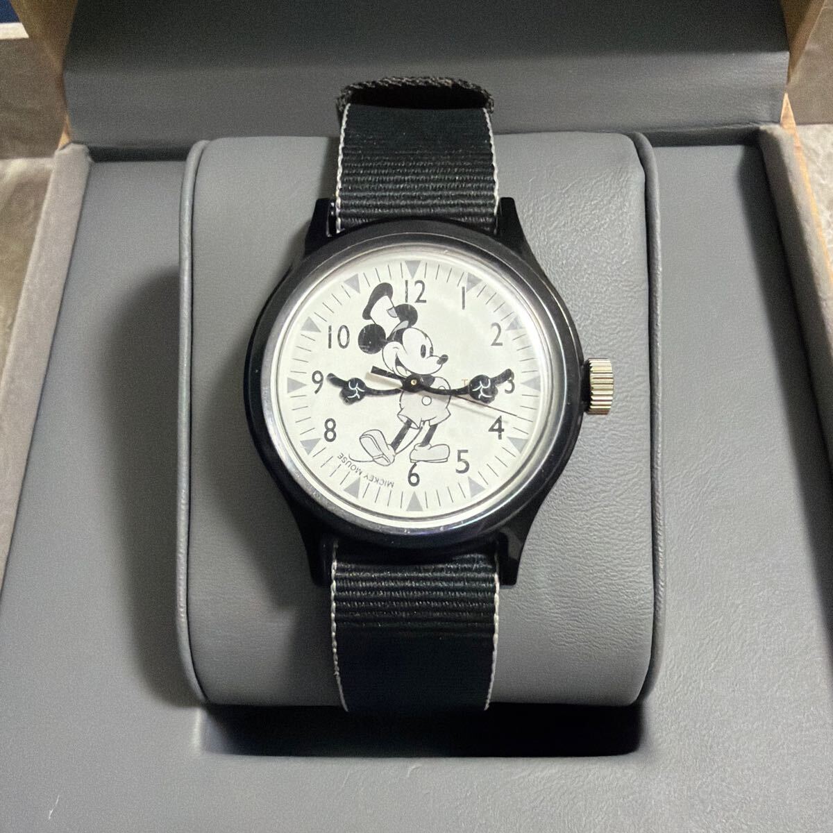 【希少】TIMEX タイメックス ミッキーマウス 時計 ディズニー 90周年 黒