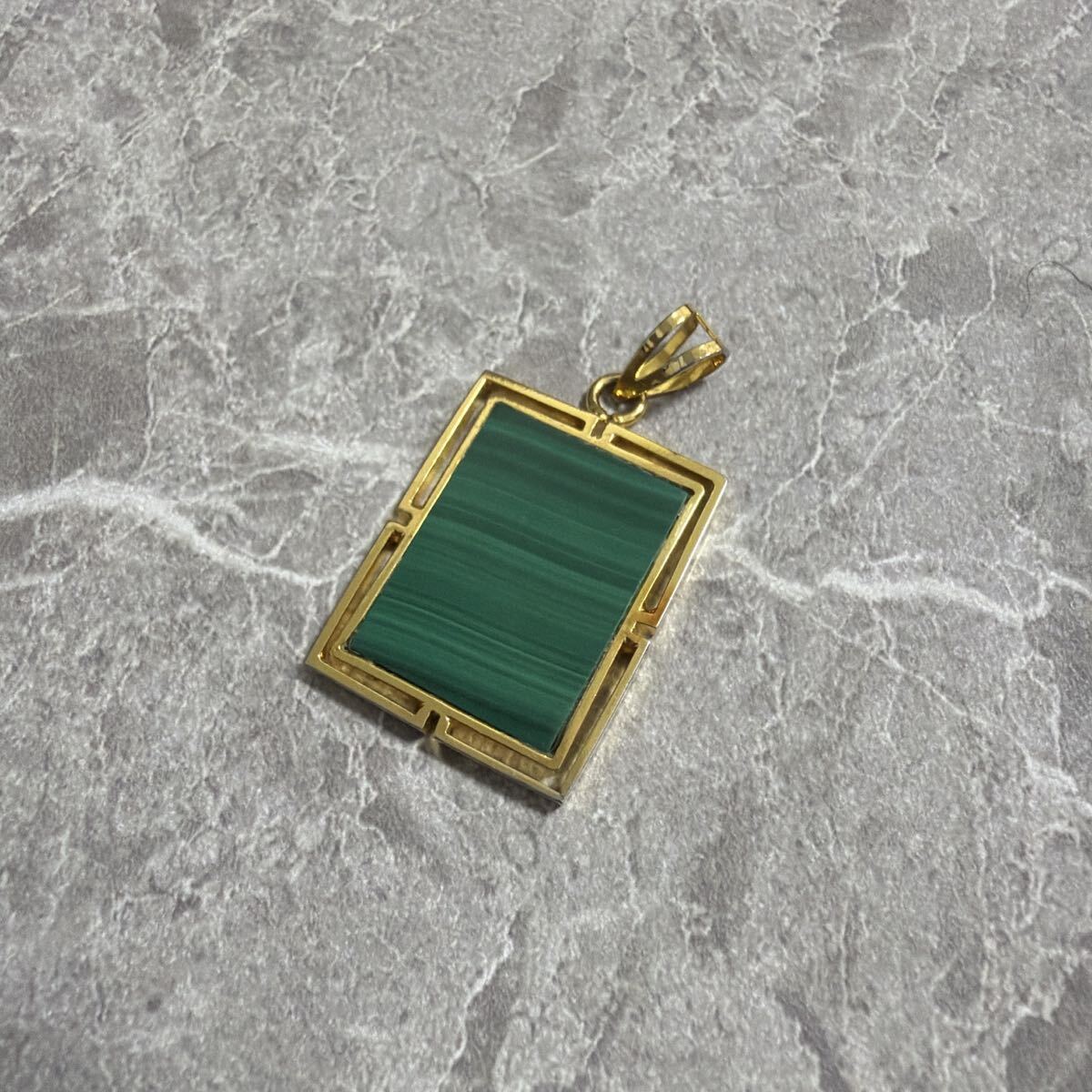 ヴィンテージ マラカイト ペンダントトップ 天然石 グリーン ゴールドカラー ネ