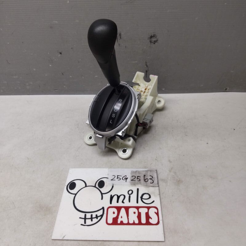 ＧＰ２　フィットシャトル　純正　シフトレバー　１Ａ５－１５－１/２５Ｇ２５６３*