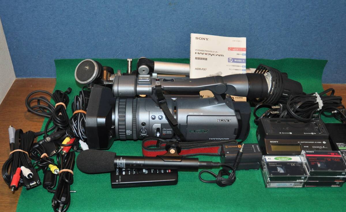 SONY ソニー【 ハイビジョンビデオカメラ HDR-FX７】バッテリーなど付属