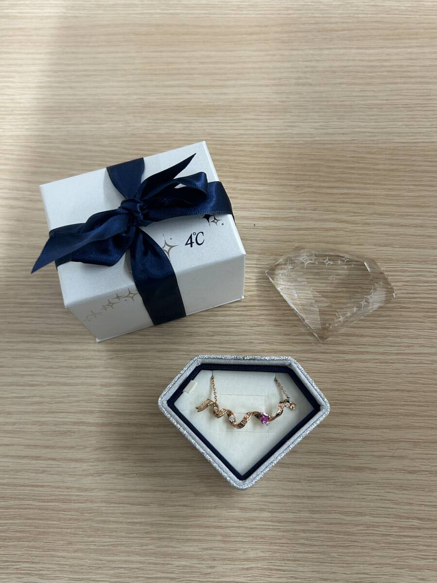 長「22444」4℃ ヨンドシー　ネックレス　STERLING SILVER　重量約4.1g　リボンモチーフ　ピンクゴールド　ストーン　ケース付き