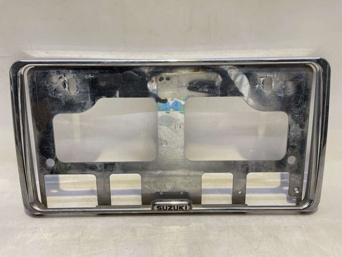 スズキ　ナンバーフレーム　汚れあり　中古　（管理番号A63）