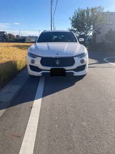 マセラティ レヴァンテ ベースグレード 内装足回りグランスポーツに変わってます!車検2年付き ノークレームノーリターン