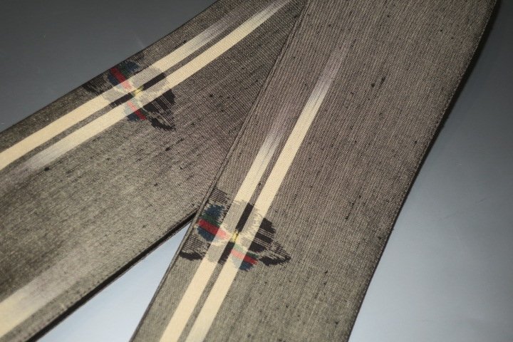 壱土4557 男角帯 本絹米澤ぜんまい紬К鉄色地に光琳椿文様 未使用 超長尺