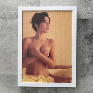 ●額装品 岡江久美子 グラビア A4サイズ額入り 切り抜き ポスター風 アートフレーム 送料無料 D504