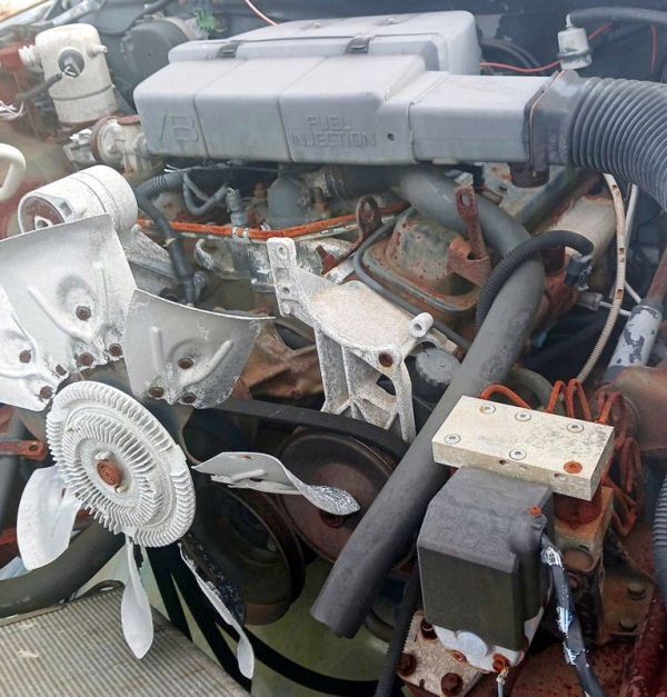 ■シボレー カプリス エンジン 中古 ジャンク 部品取あり エンジンヘッド エン