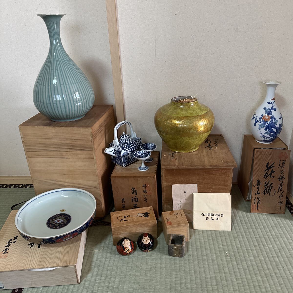  керамика Kutani Imari . Arita . рюмка для сакэ тарелка ваза . антиквариат интерьер ваза для цветов 7 пункт угол посуда для сакэ керамика 