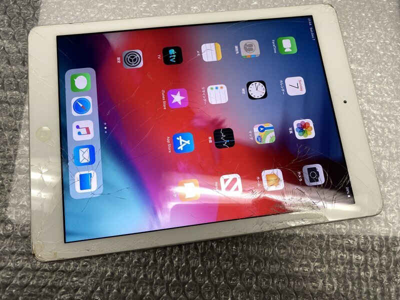 ER513 iPad Air ��1���� Wi-Fi���f�� A1474 �V���o�[ 16GB �W�����N ���b�NOFF