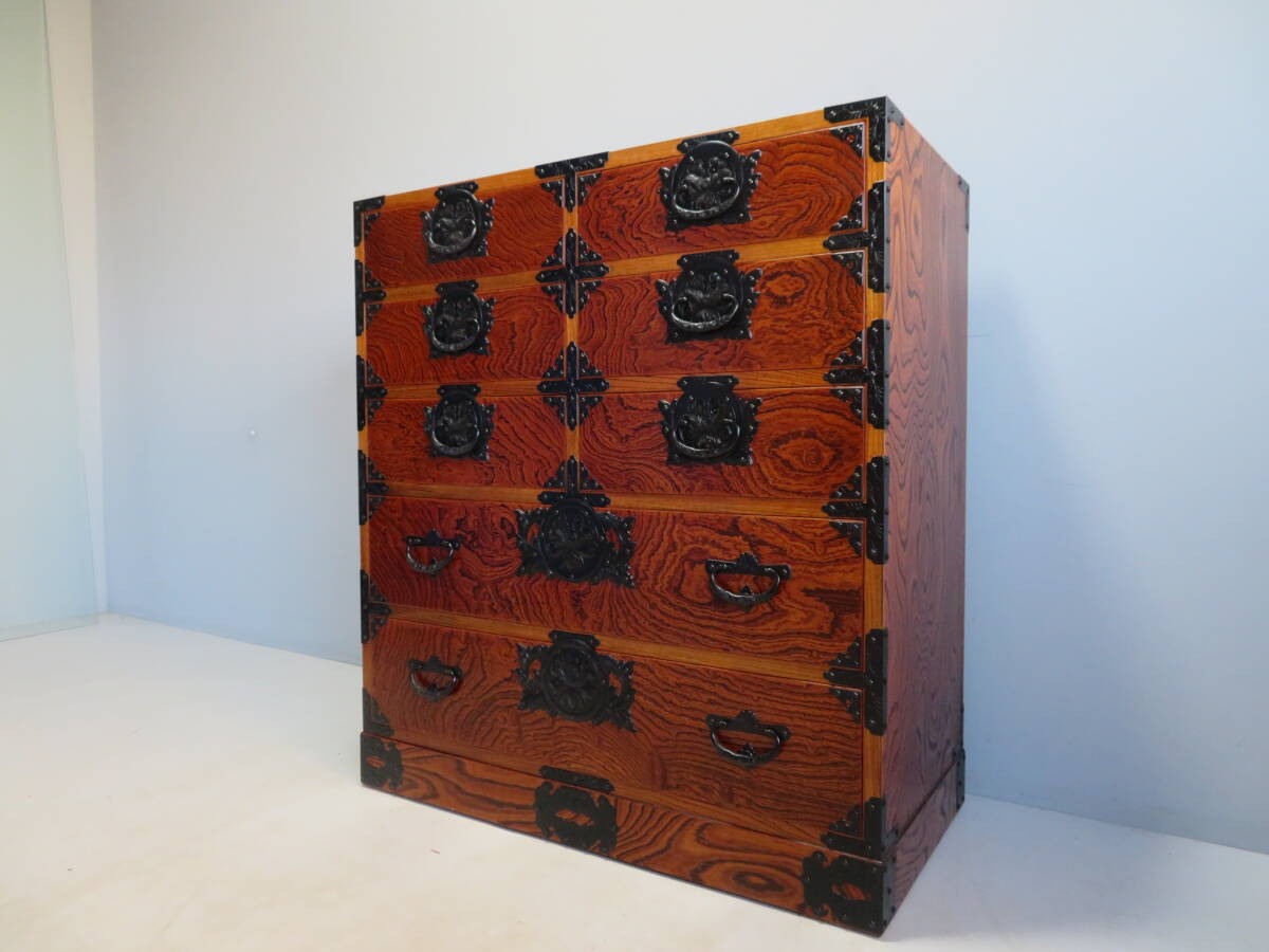 T7816☆美品☆岩谷堂箪笥☆飾り棚☆茶棚☆欅☆南部鉄器金具☆伝統工芸☆ケヤキ☆ T7816☆美品☆岩谷堂箪笥☆飾り棚☆茶棚☆欅☆南部鉄器金具☆伝統工芸