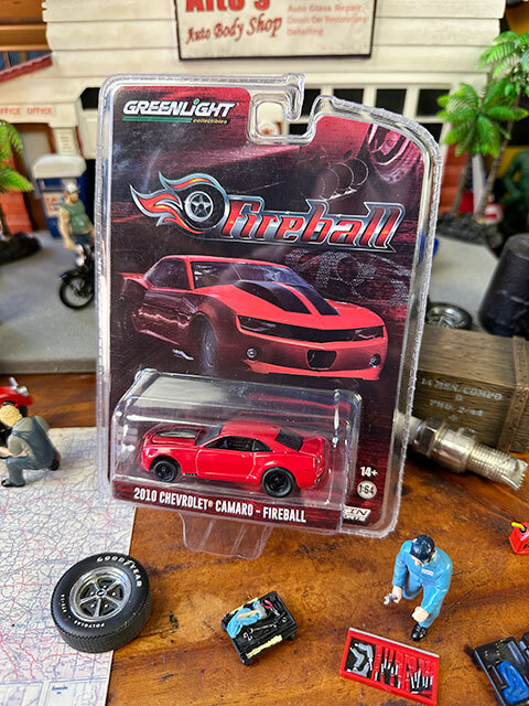  зеленый свет ограниченная модель Ryan Martin 2010 год Chevrolet Camaro fire - мяч Camaro миникар 1/64 шкала праздник 