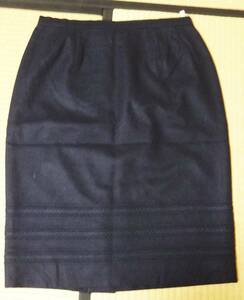 USED！GUEST JOCONDEゲストジョコンダの冬用濃紺スカート（サイズ15）毛100％（カシミヤの割合70％、イタリア製生地使用）、定価3万円強