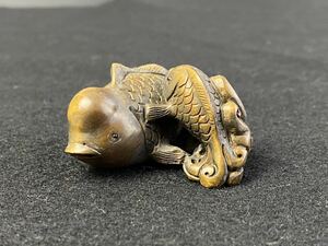 [z359] из дерева netsuke золотая рыбка маленький . скульптура .. предмет дым . inserting дерево гравюра ..