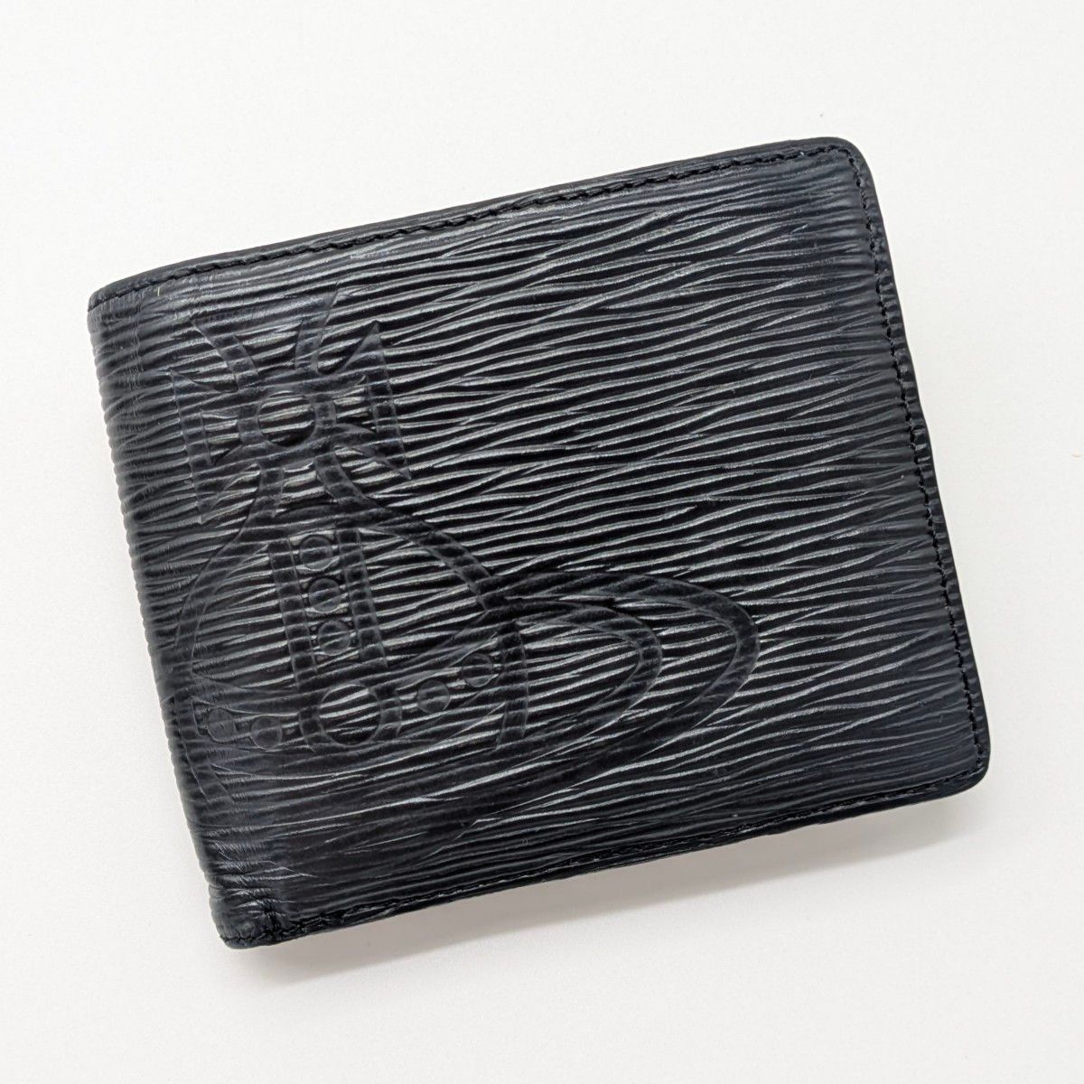 Vivian Westwood 二つ折り財布 フロウ ブラック 黒 レザー 小銭入れ 札入れ コンパクトウォレット エンボス