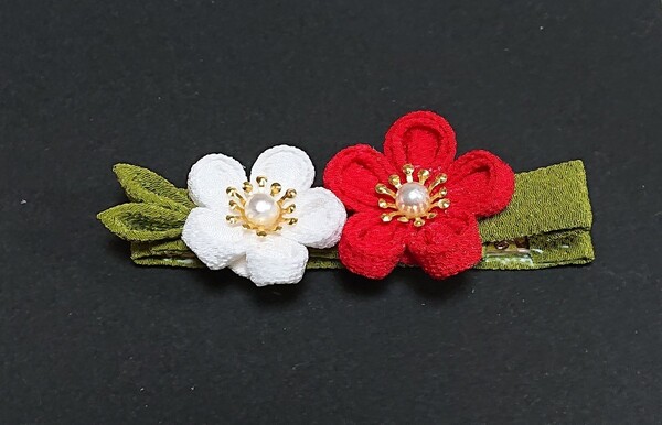 つまみ細工梅の花髪飾り紅白