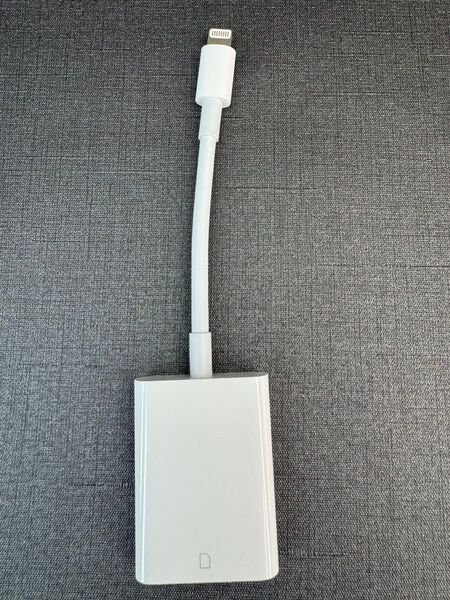 Apple純正 Lightning to SDカードカメラリーダー A1595