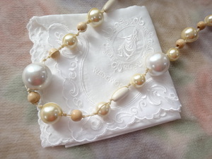 Art hand Auction Envío gratis★Nuevo★Collar de perlas grande★Con encanto de Swarovski★Hecho a mano★No.131, collar, colgante, perla, otros