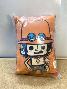 貴重　ワンピース　ONE PIECE エース　シャンクス　クッション