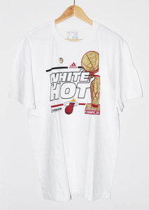 【NBA/新品】マイアミヒート２０１３チャンピオンロッカールームTシャツ【adidas/アディダス】miami heat lebron wade bosh