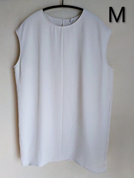 ユニクロ ノースリーブ カットソー ホワイト トップス M