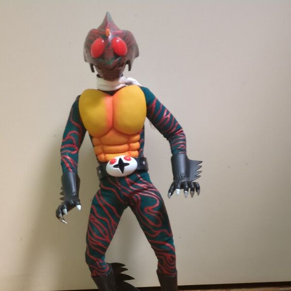 (ジャンク扱い)RAH220 仮面ライダーアマゾン「仮面ライダーアマゾン」 リアルアクションヒーローズ220 No.35