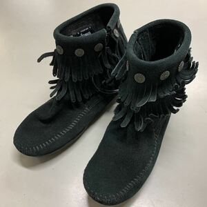 ミネトンカ　スエード　ブーツ　未使用　ブラック　フリンジ　22.5センチ ブラック　黒　5.5 MINNETONKA 靴　シューズ　スタッズ