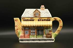 3209　英国 雑貨　デコレーションポット RAILWAY STATION 駅舎　WESTERN HOUSE GIFTS