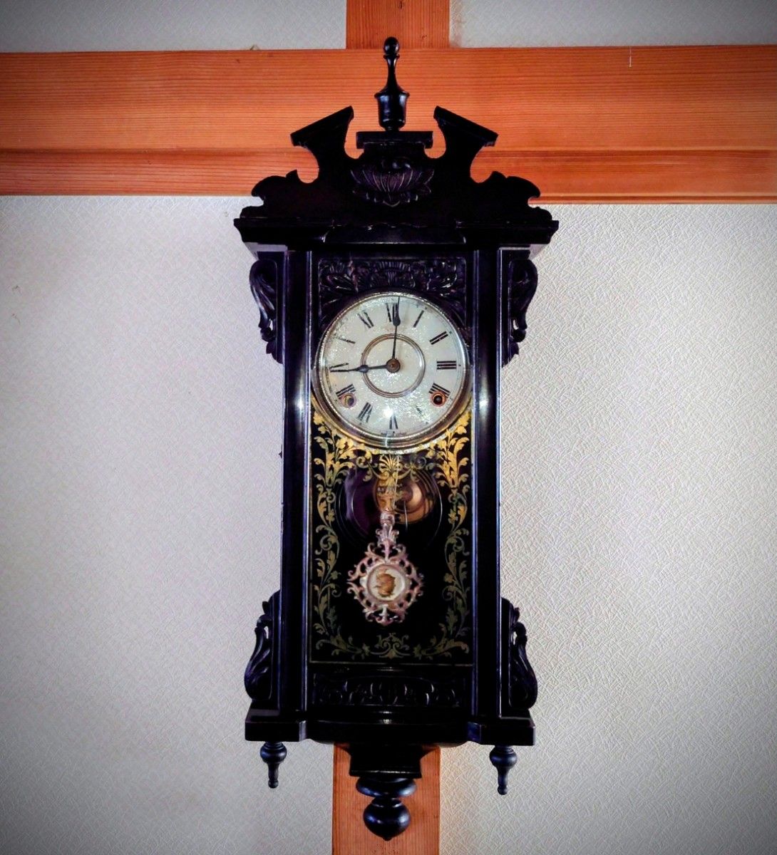 〈完動・美品〉飛行機印　小型黒漆塗装飾スリゲルゼンマイ振り子時計　 アンティーク 古時計