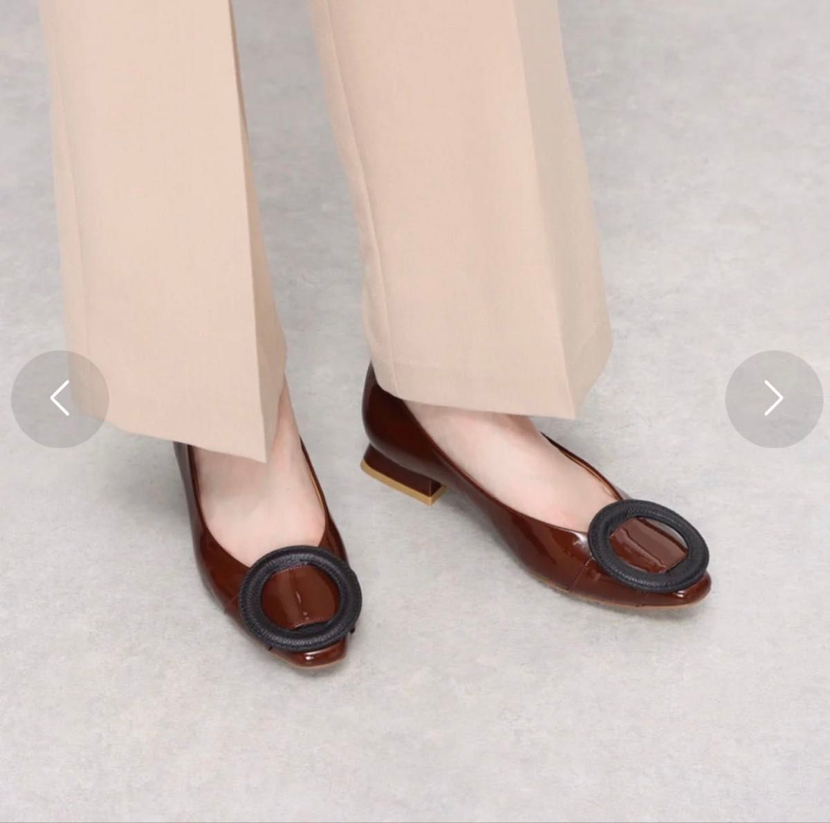 モードエジャコモ　サークルモチーフフラットパンプス ブラウンエナメル　本革 レザー