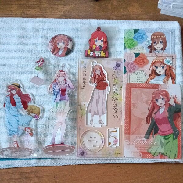 五等分の花嫁 アクリルスタンド ラバーストラップ 缶バッジ ポストカード 中野五月 中野三玖