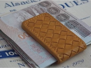 ! leather knitting money clip 