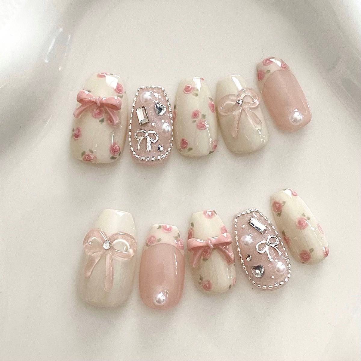 サイズオーダー　ネイルチップ　小花柄　ガーリー　ピンク　リボン　フレンチ　ワンホン　韓国